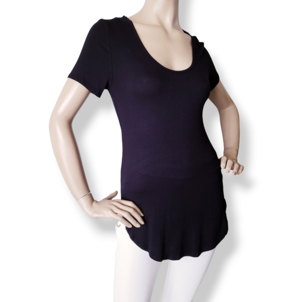 Heart & Hips Black Ribbed Round Neckline Drop Hem Short Sleeve Top